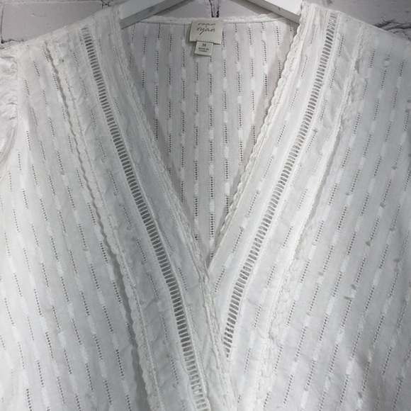 Roan + Ryan top white v-neck - Picture 7 of 9